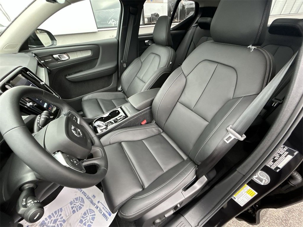 Certified 2025 Volvo XC40 B5 Plus w/ Climate Package image 11