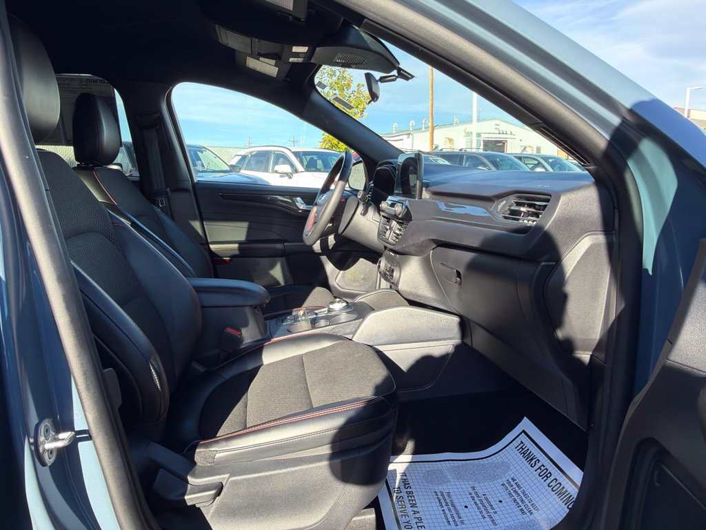 Used 2025 Ford Escape ST-Line Select AWD/4WD image 12