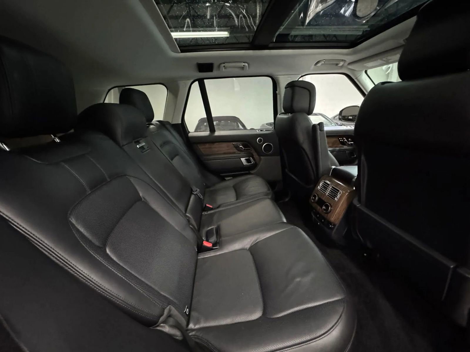 Used 2019 Land Rover Range Rover HSE image 20