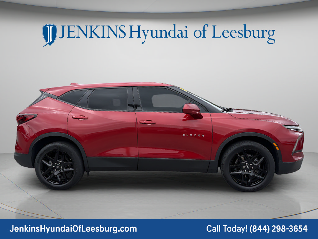 Used 2023 Chevrolet Blazer LT FWD image 4