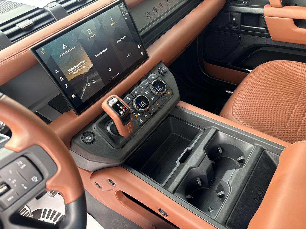 Used 2025 Land Rover Defender 110 AWD/4WD image 18