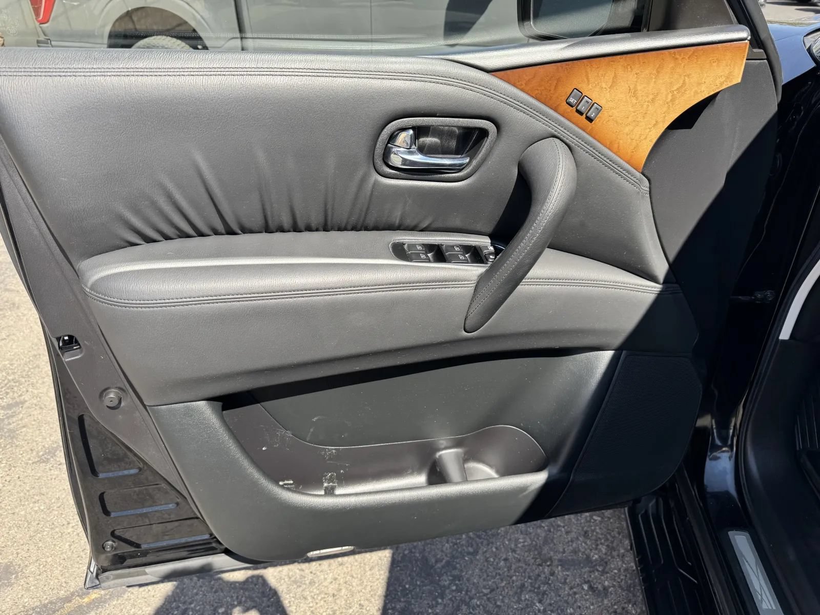 Used 2012 INFINITI QX56 4WD w/ Theater Pkg image 18