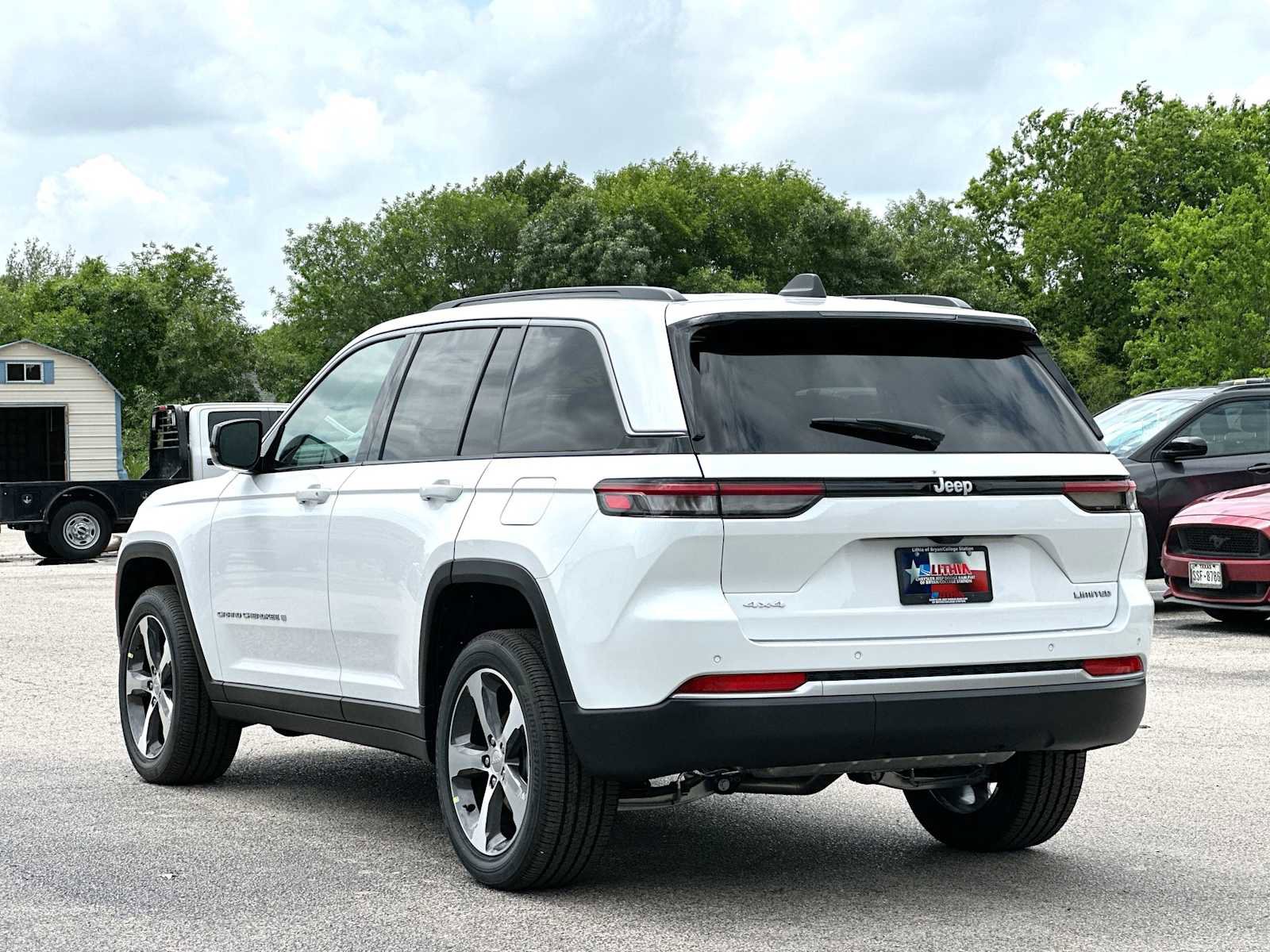 New 2026 Jeep Grand Cherokee Limited AWD/4WD image 13