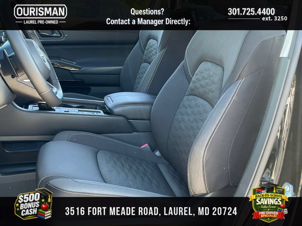 Used 2025 Nissan Pathfinder SV FWD image 4