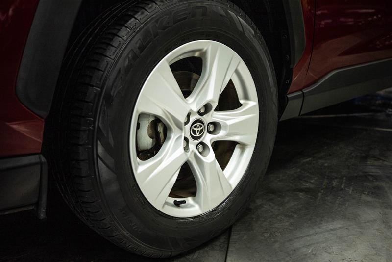 Used 2021 Toyota RAV4 XLE w/ Carpet Mat Package (TMS) image 3