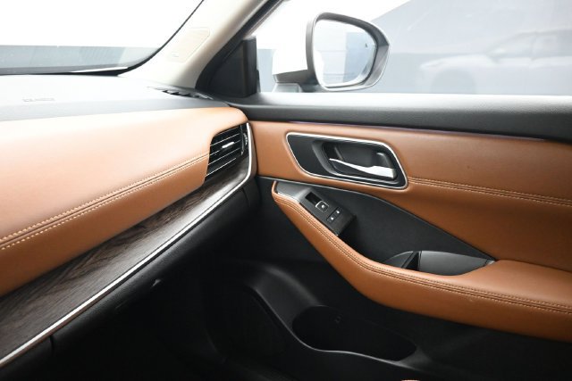 Used 2024 Nissan Rogue Platinum FWD image 10