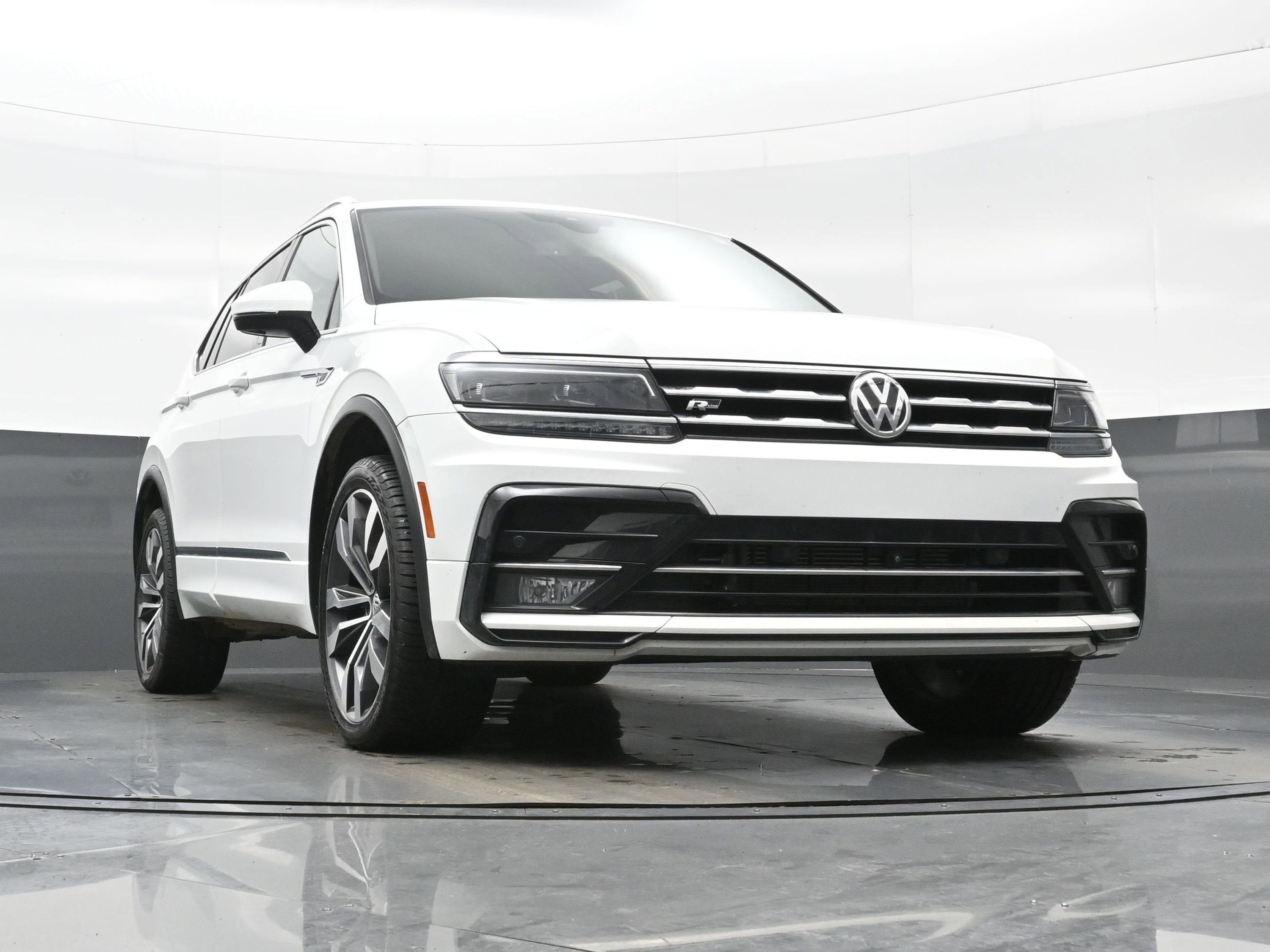 Used 2021 Volkswagen Tiguan SEL Premium R-Line image 34
