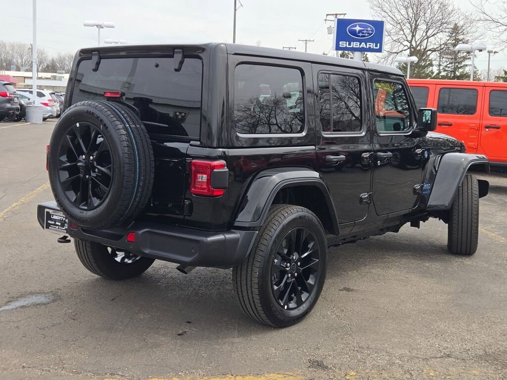 Certified 2025 Jeep Wrangler Unlimited Sahara w/ Safety Group image 11