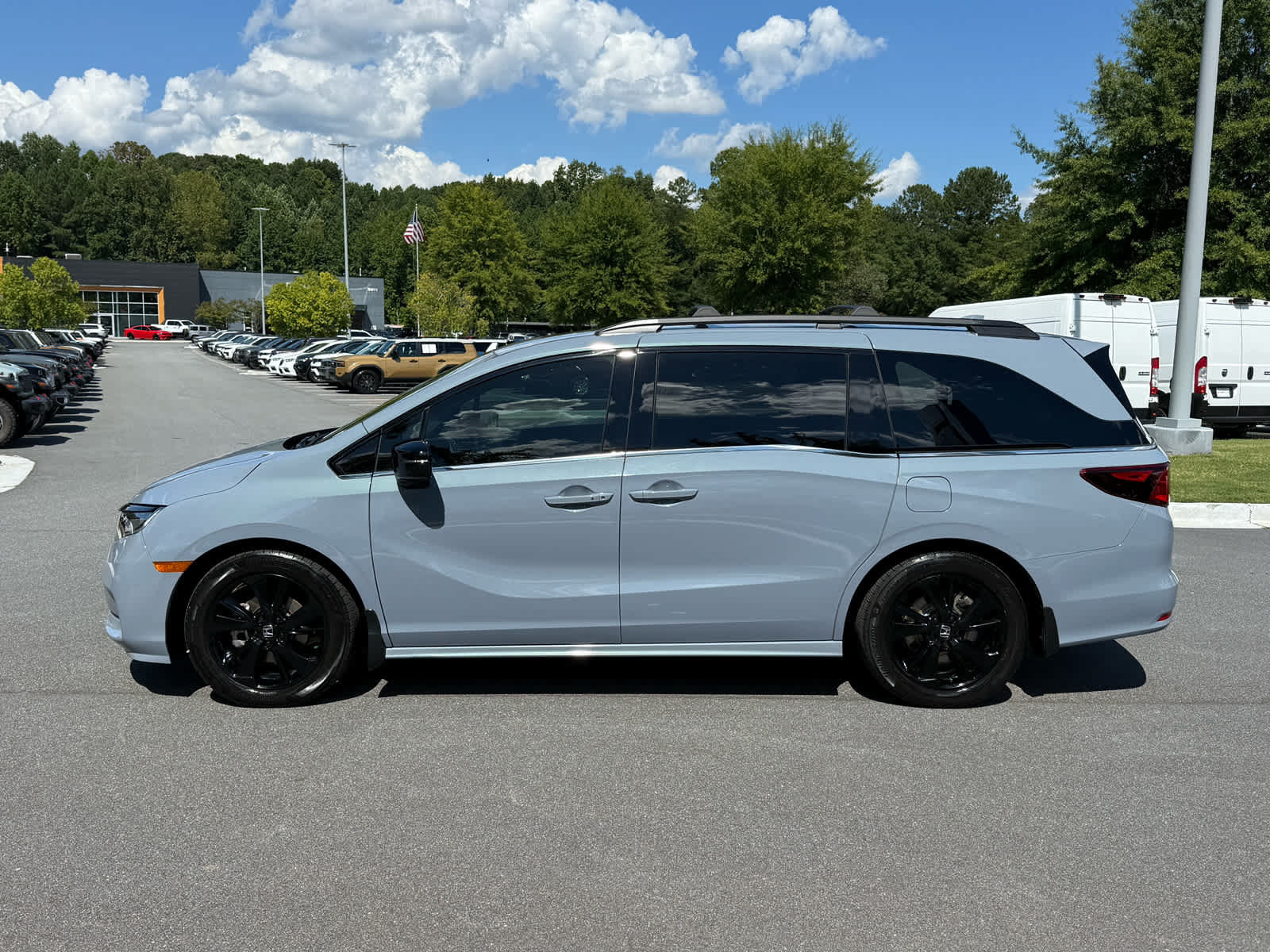 Used 2024 Honda Odyssey Sport image 2