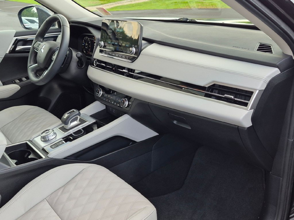 Used 2024 Mitsubishi Outlander SEL AWD/4WD image 27