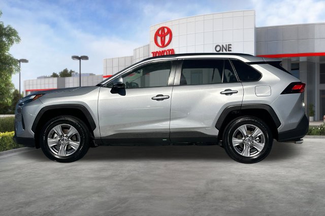 Certified 2025 Toyota RAV4 LE AWD/4WD image 9