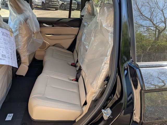 New 2026 Jeep Grand Cherokee Limited AWD/4WD image 13
