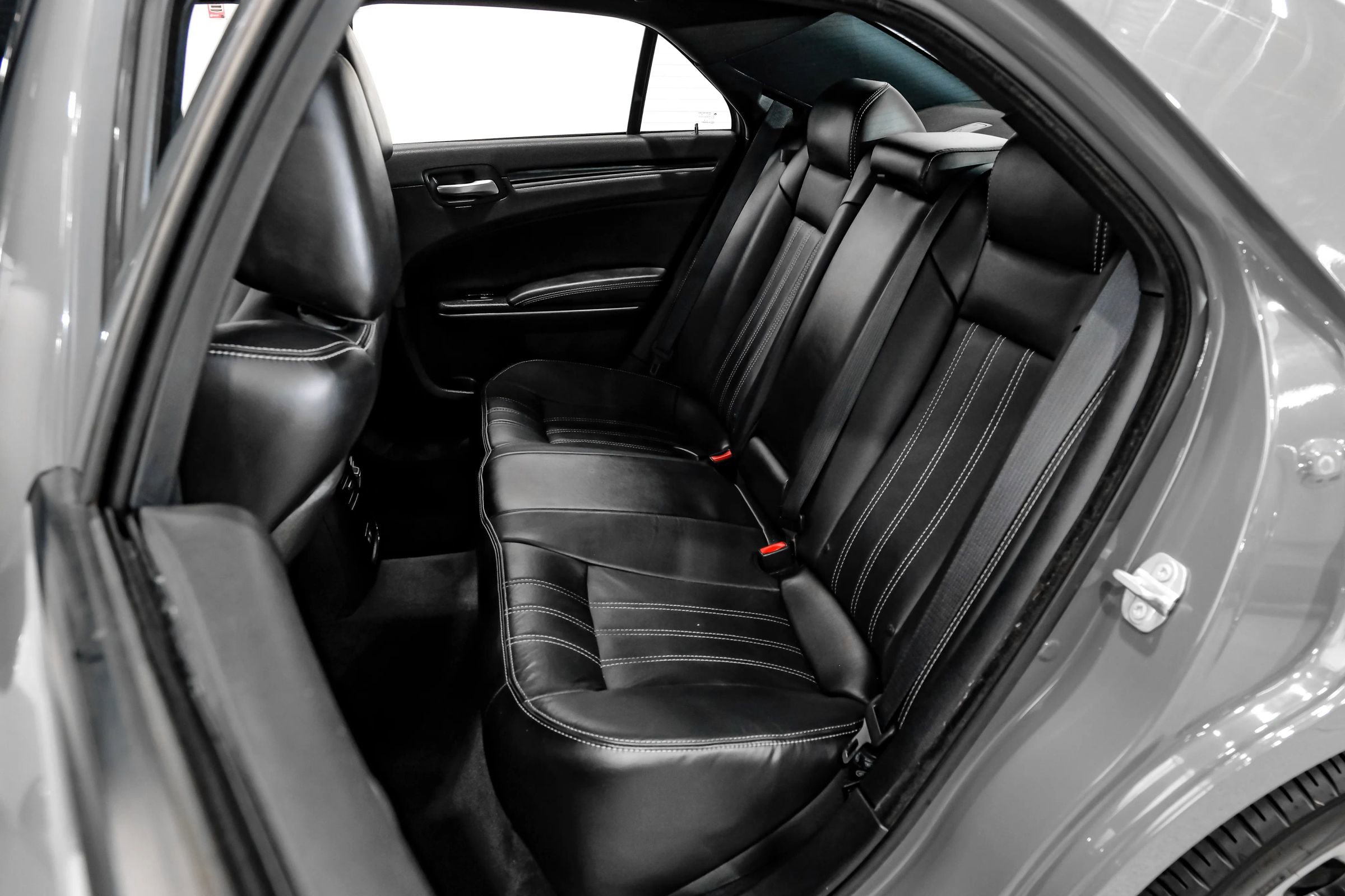 Used 2018 Chrysler 300 S w/ 300S Premium Group RWD image 52