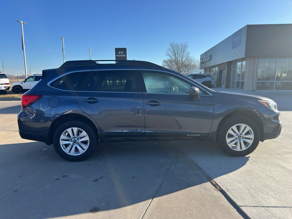 Used 2017 Subaru Outback 2.5i Premium image 7