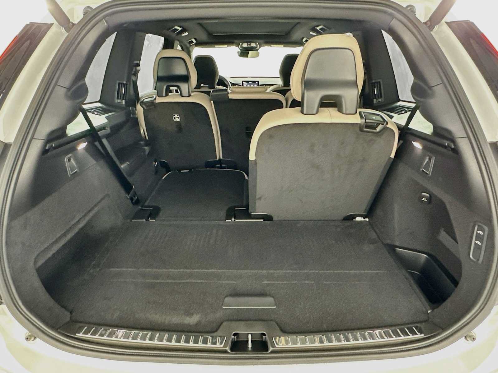 New 2026 Volvo XC90 B5 Plus w/ Protection Package AWD/4WD image 24