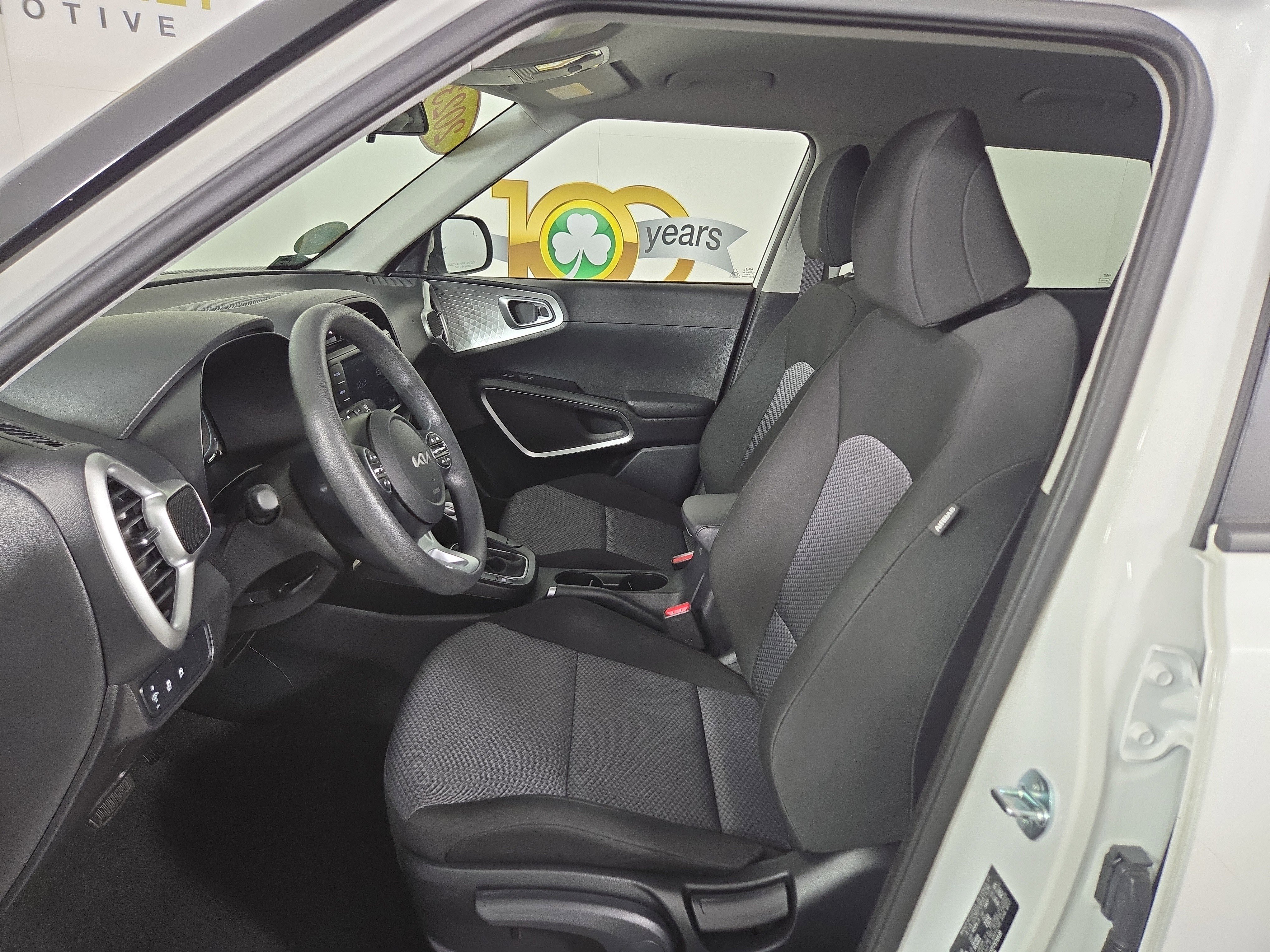 Used 2023 Kia Soul LX w/ LX Technology Package image 11