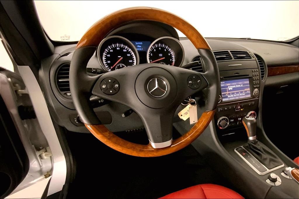 Used 2010 Mercedes-Benz SLK 350 image 4