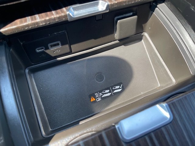 Used 2021 GMC Yukon XL Denali w/ Denali Premium Package image 35