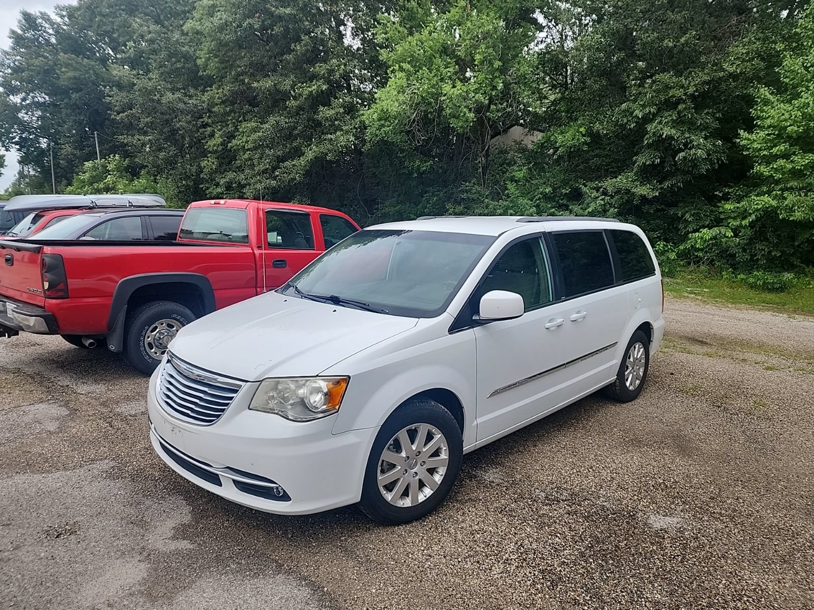 Used 2014 Chrysler Town & Country Touring FWD image 3