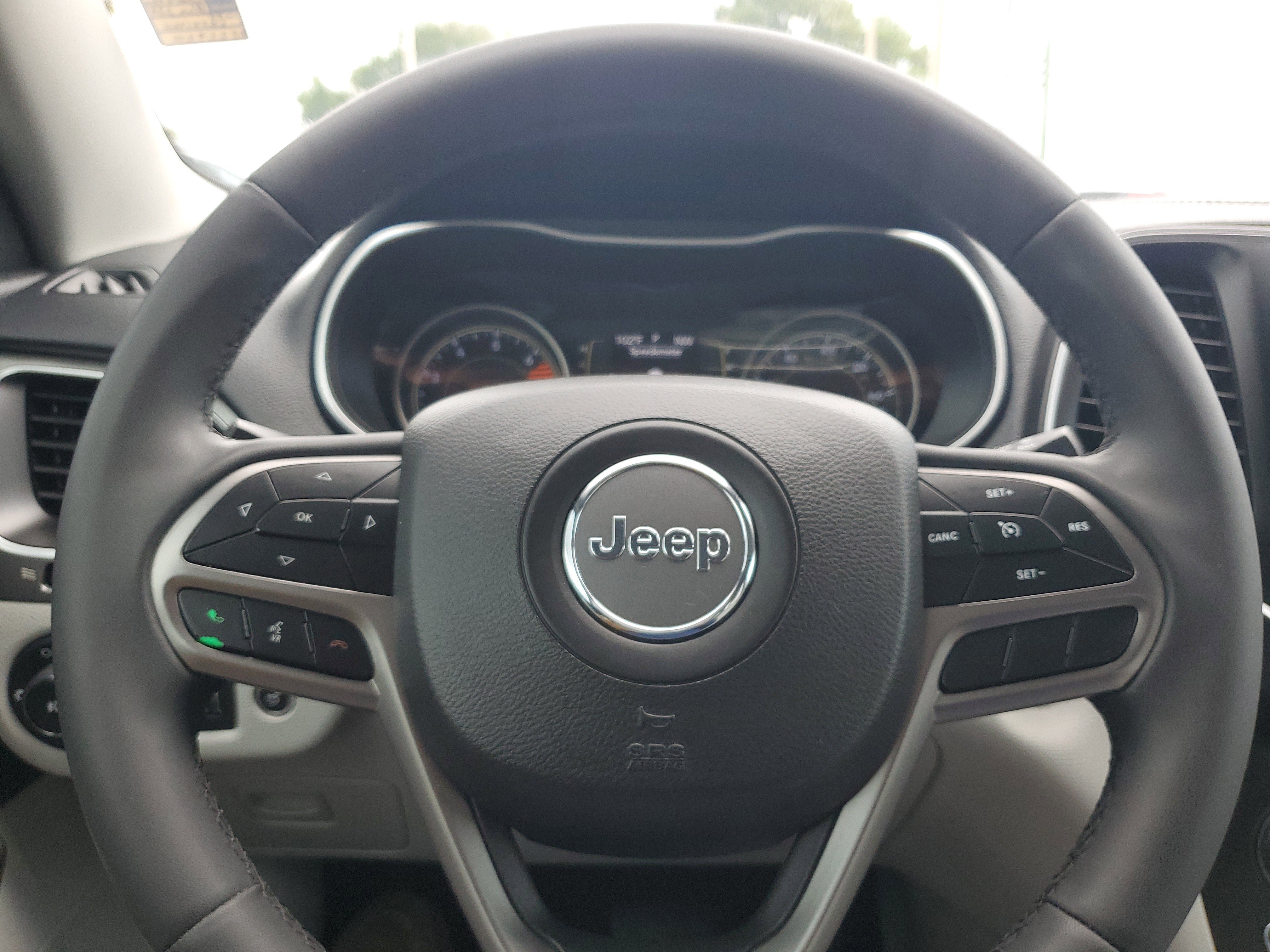 Used 2020 Jeep Cherokee Latitude Plus w/ Comfort/Convenience Group FWD image 21
