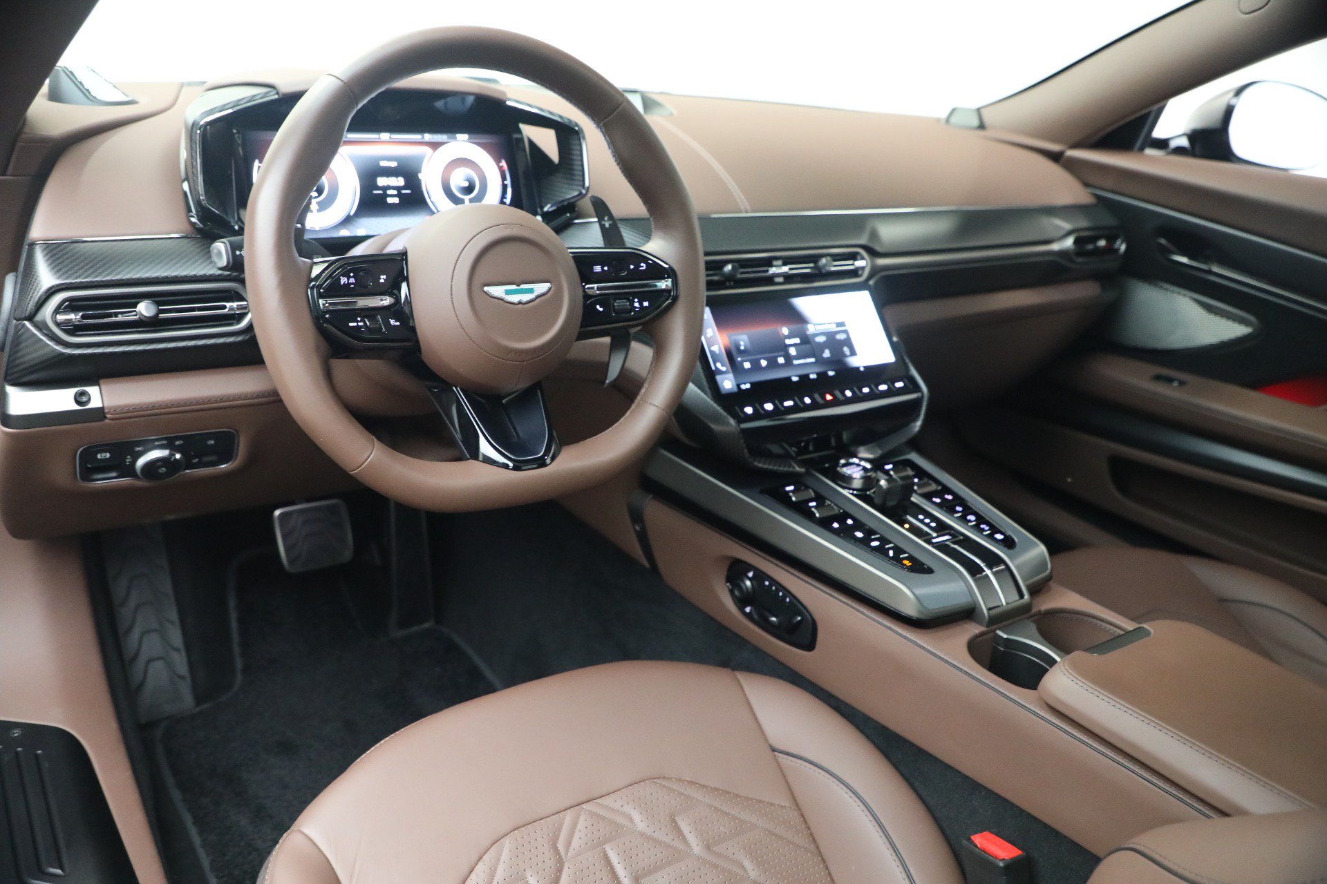 Used 2025 Aston Martin Vanquish RWD image 22