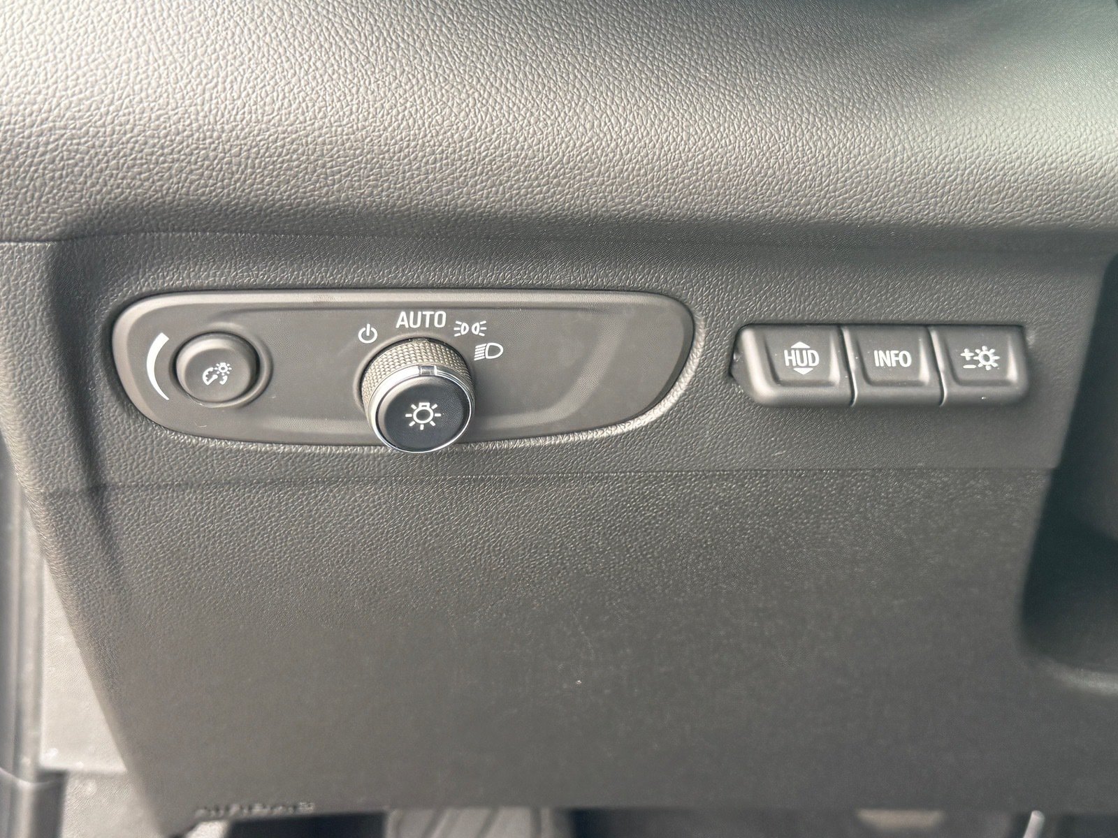 Used 2023 Buick Envision Avenir AWD/4WD image 23