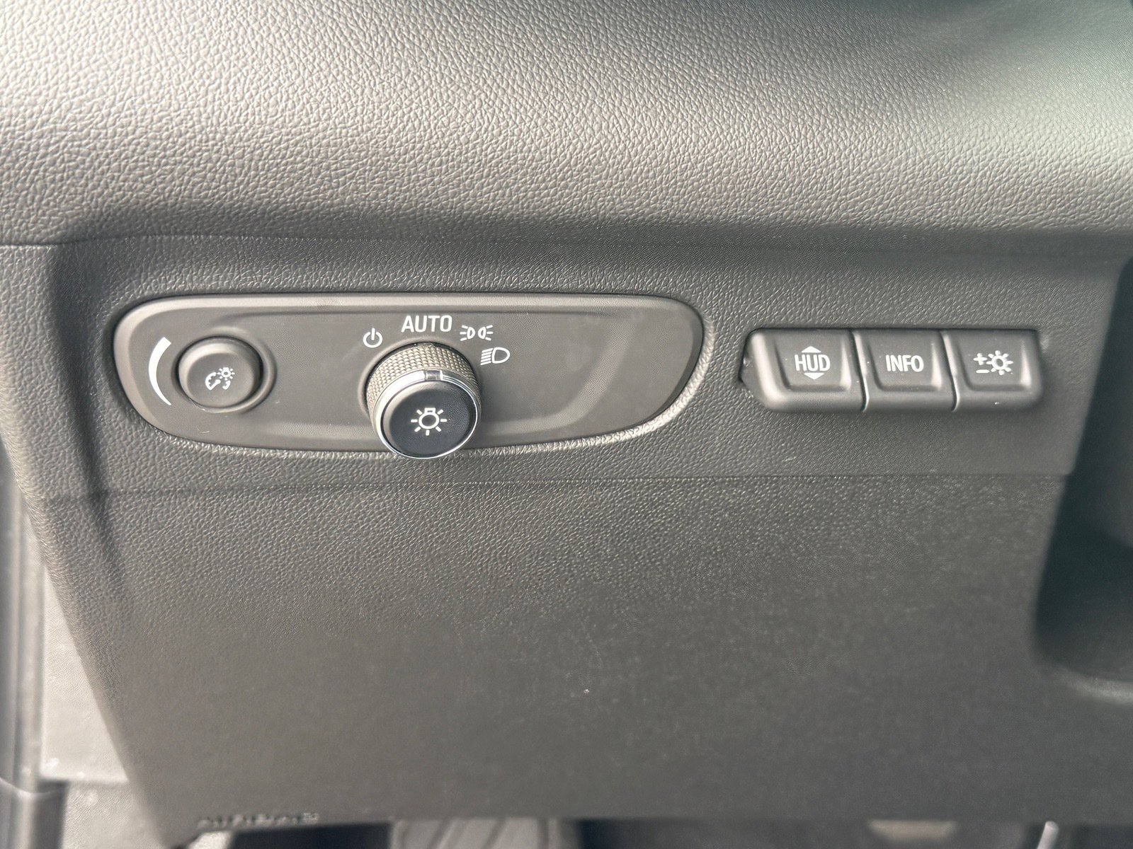 Used 2023 Buick Envision Avenir image 23