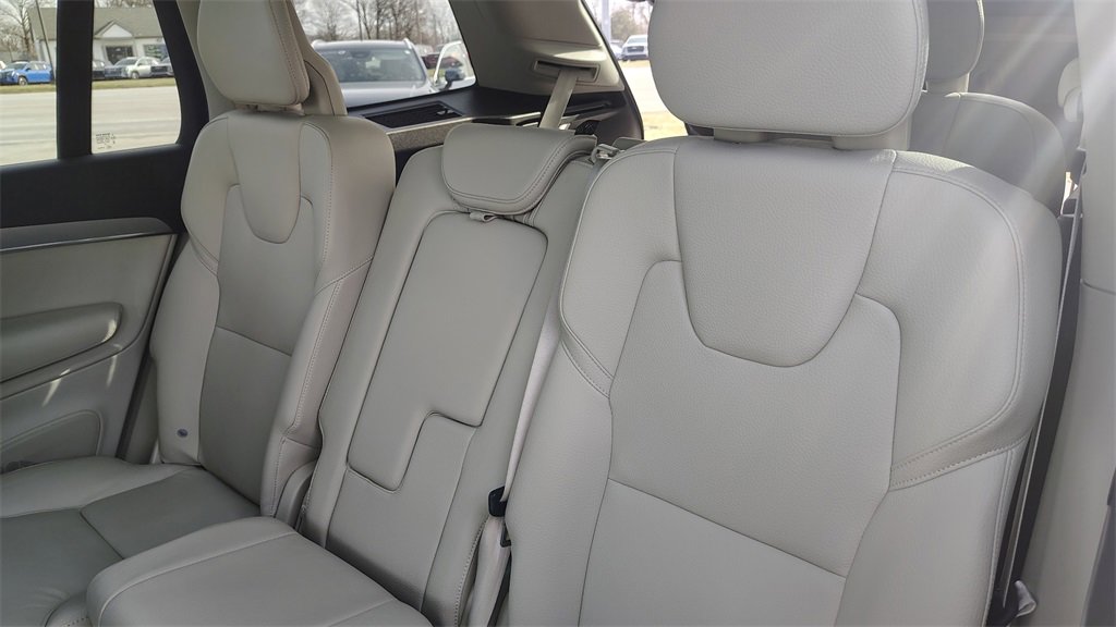 Used 2022 Volvo XC90 T5 Momentum w/ Climate Package image 27