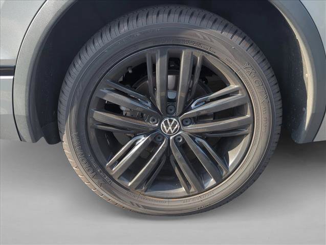 Used 2022 Volkswagen Tiguan SE R-Line FWD image 11
