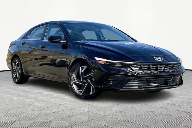 Used 2025 Hyundai Elantra SEL w/ Cargo Package