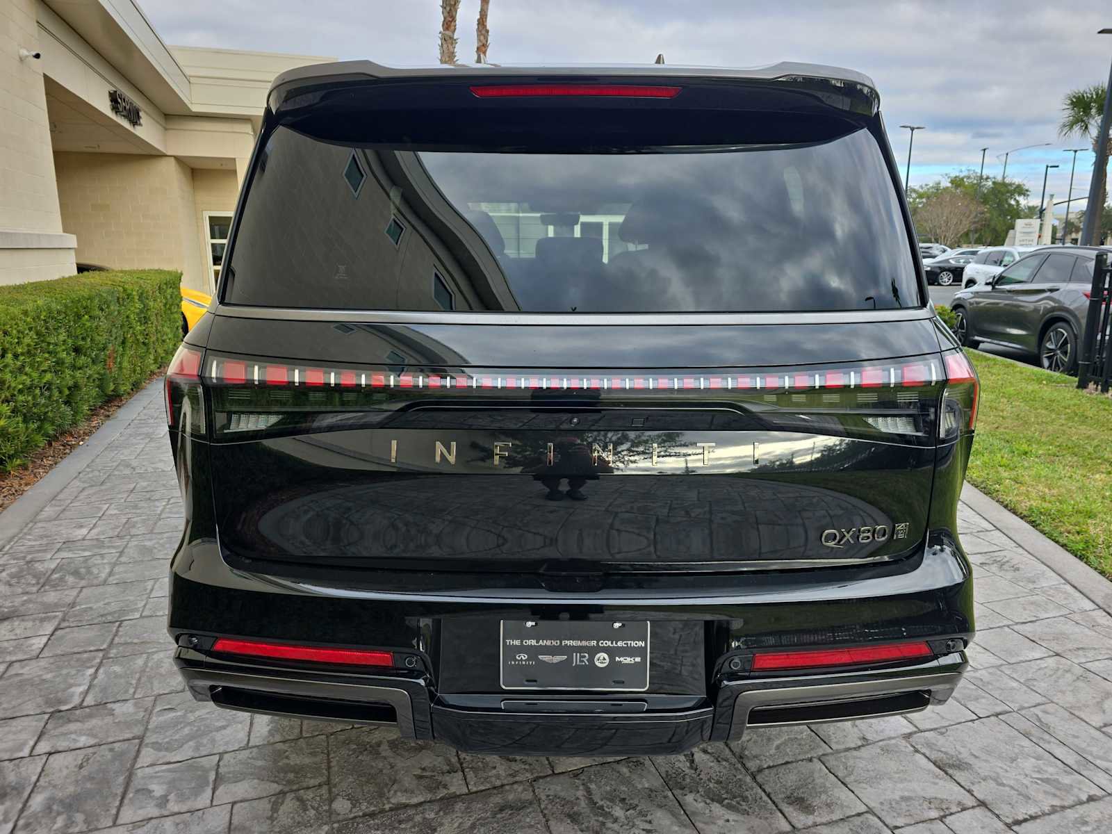 New 2026 INFINITI QX80 Autograph w/ Premium Cargo Package image 5