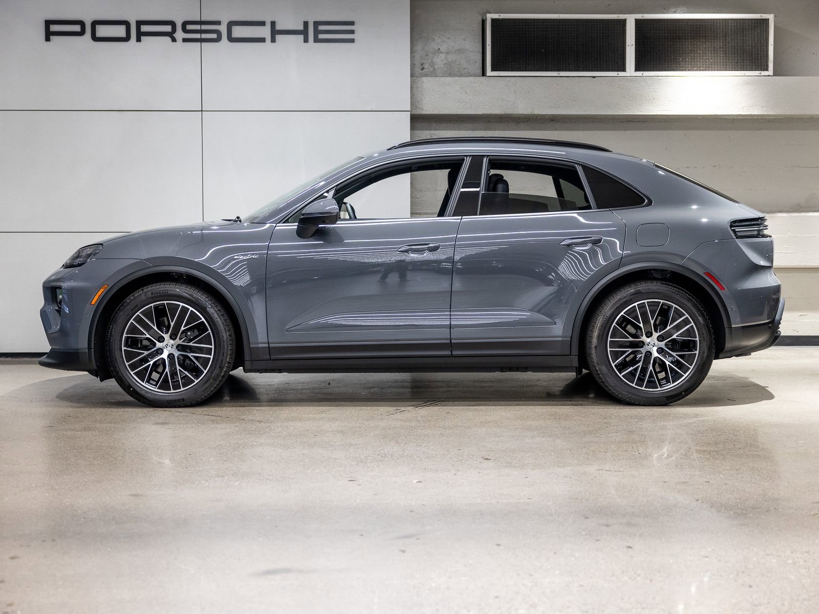Used 2025 Porsche Macan Electric RWD image 2