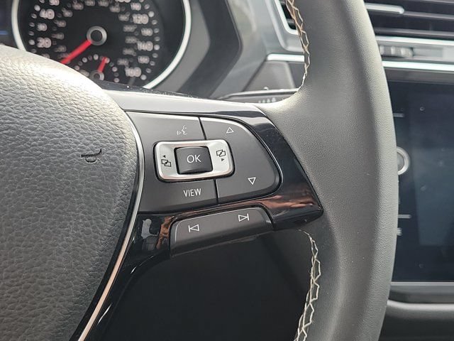 Used 2021 Volkswagen Tiguan SE w/ Panoramic Sunroof Package FWD image 22