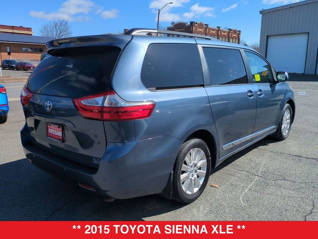 Used 2015 Toyota Sienna XLE w/ XLE Navigation Package image 4