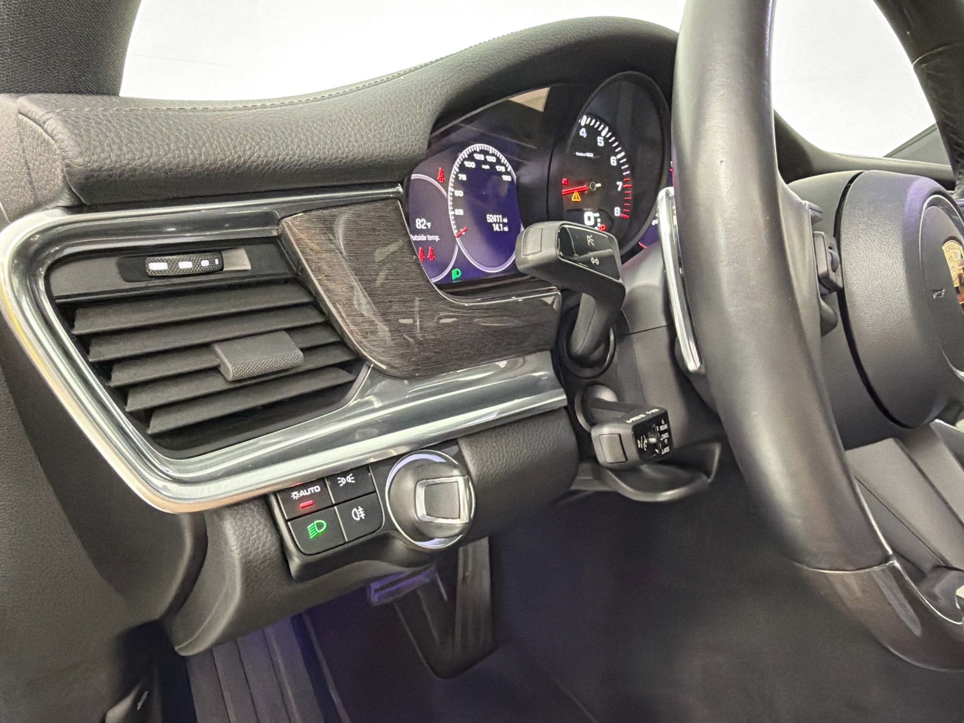 Certified 2023 Porsche Panamera Platinum Edition image 33