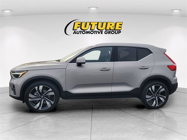 Used 2023 Volvo XC40 B5 Plus image 6