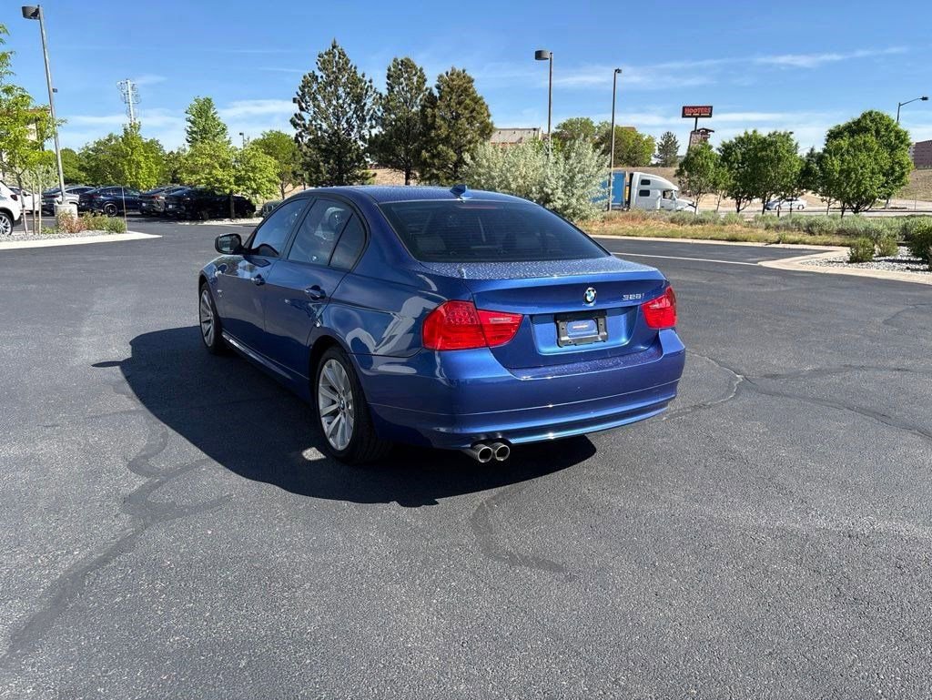 Used 2011 BMW 328i xDrive Sedan AWD/4WD image 3