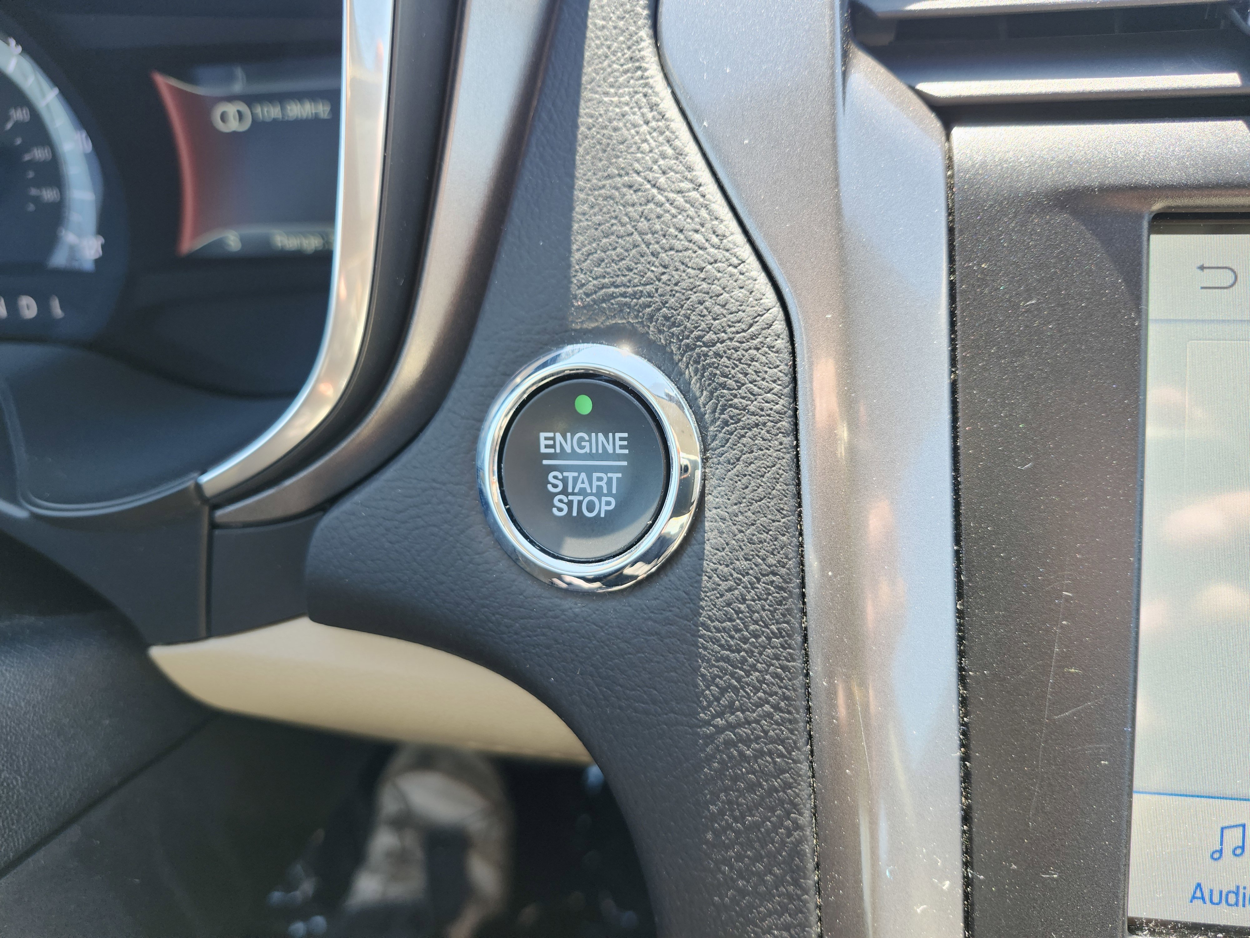 Used 2020 Ford Fusion SEL image 28