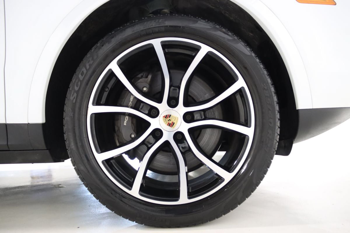 Used 2023 Porsche Cayenne Coupe w/ Towing Package w/o Tow Ball AWD/4WD image 83