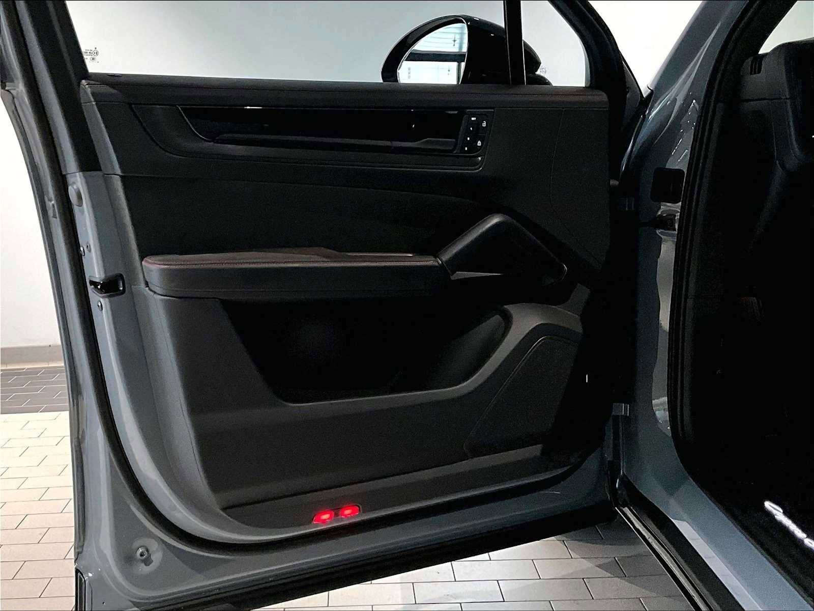 Used 2025 Porsche Cayenne GTS image 26