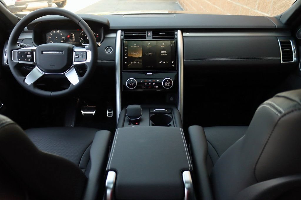 Certified 2024 Land Rover Discovery Dynamic SE AWD/4WD image 8