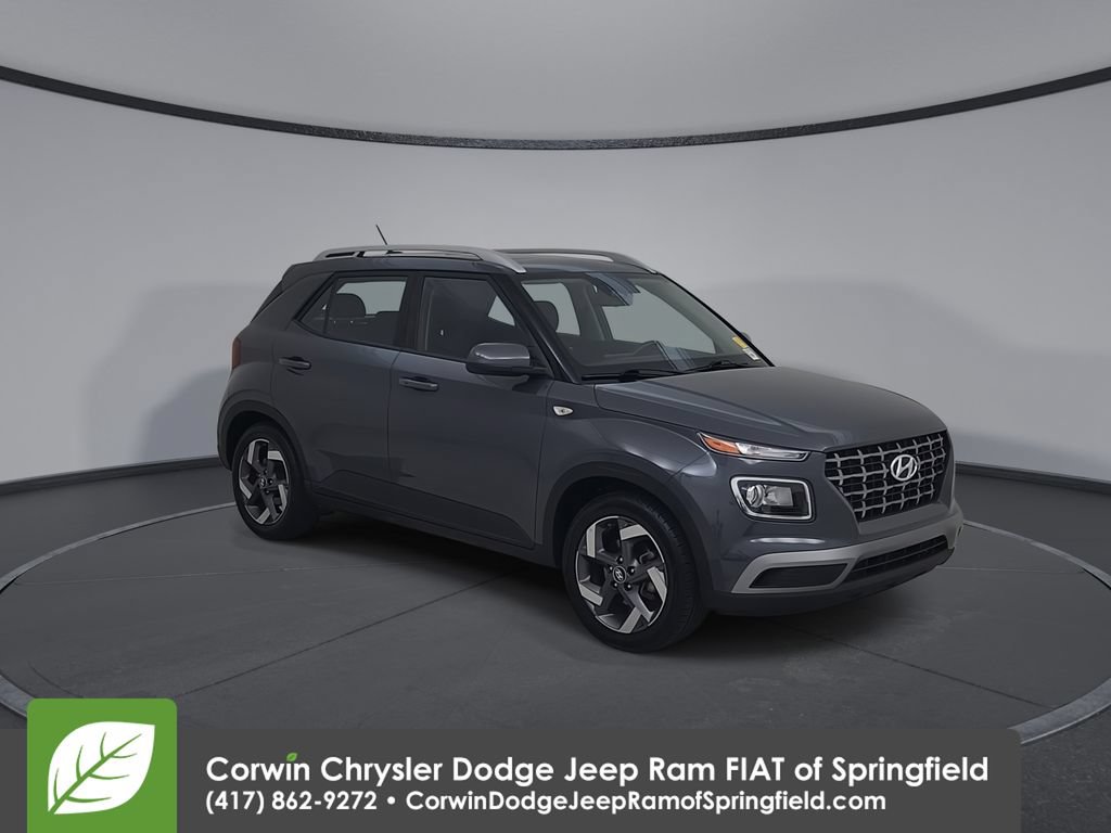 Used 2025 Hyundai Venue SEL FWD image 3