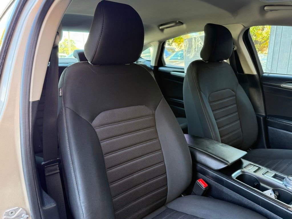 Used 2019 Ford Fusion SE FWD image 24