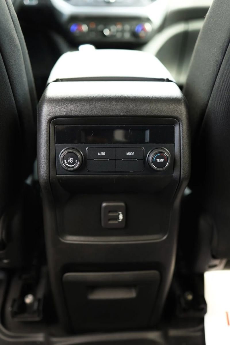 Used 2018 GMC Acadia SLE image 28