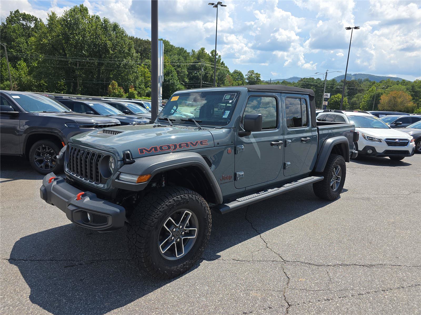 Used 2024 Jeep Gladiator Mojave w/ Technology Group AWD/4WD image 7