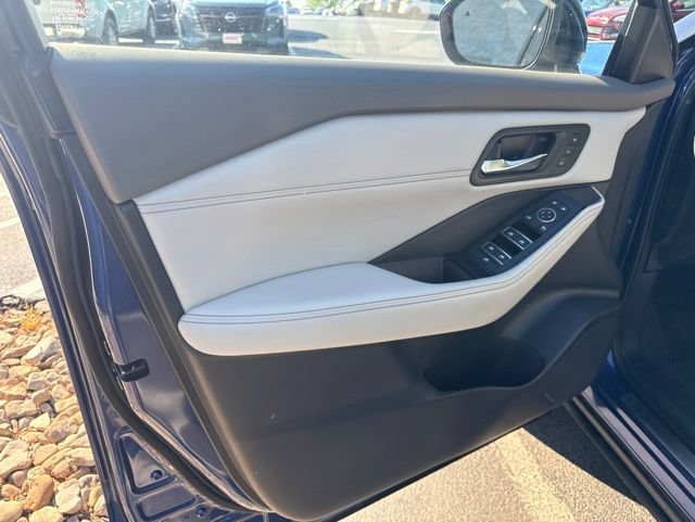 Used 2023 Nissan Rogue SL w/ SL Premium Package AWD/4WD image 12