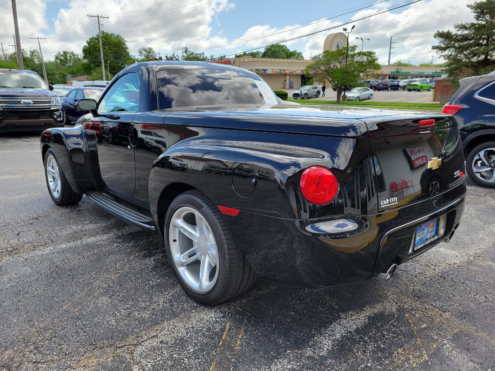 Used 2003 Chevrolet SSR w/ Preferred Equipment Group RWD image 27