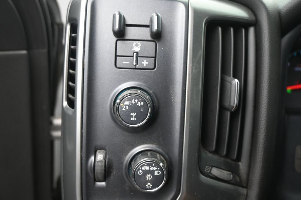 Used 2018 Chevrolet Silverado 1500 LT w/ All Star Edition AWD/4WD image 18