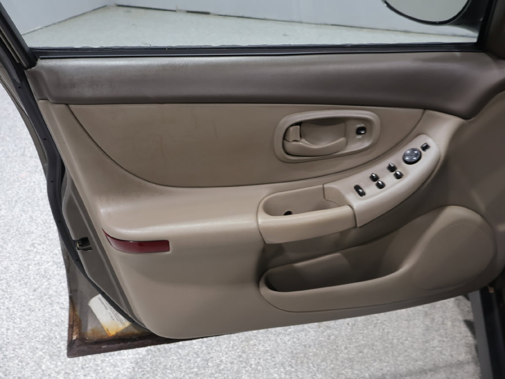 Used 2000 Oldsmobile Intrigue GL FWD image 18