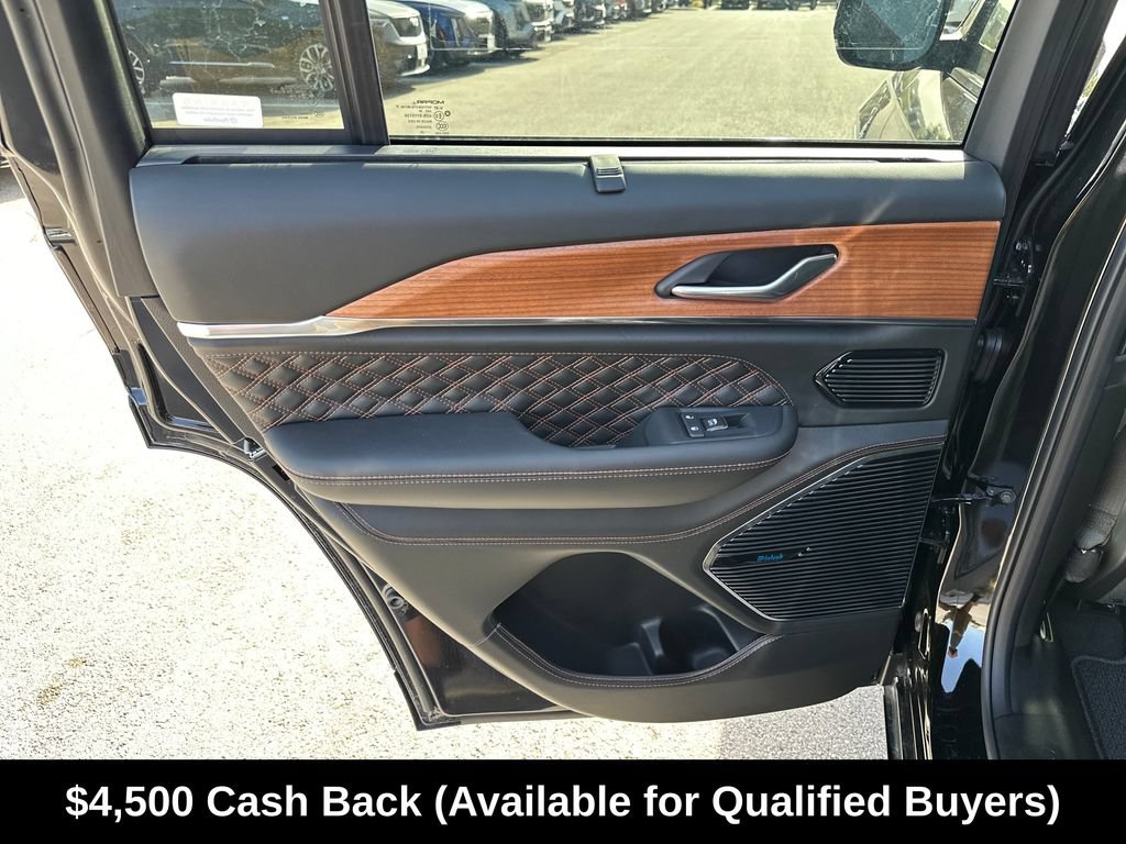 New 2026 Jeep Grand Cherokee Summit w/ Obsidian Package AWD/4WD image 32